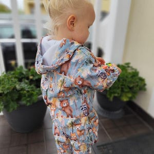 ウッドランドソフトシェルベビー幼児用オーバーオール、キッズソフトシェルスーツ、レインスーツ、アウトドアジャンプスーツ、防水防風ベビージャンプスーツ、ソフトシェルジャケット