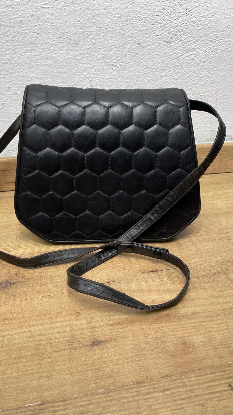 VALENTINO GARAVANI SHOULDERBAG| Quilted vintage leather bag| Luxury leather bag | Black leather shoulderbag | Valentino Garavani Bag image 2
