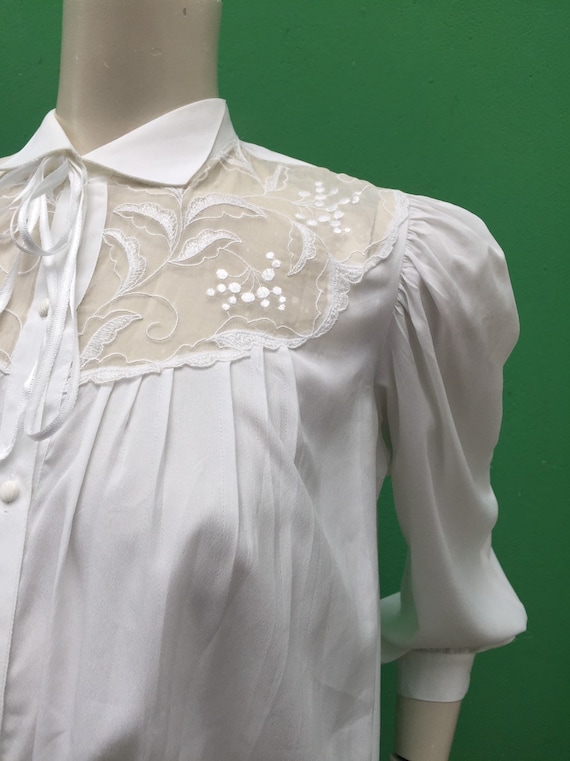 LACE EMBROIDERED BLOUSE White vintage puffed sleev