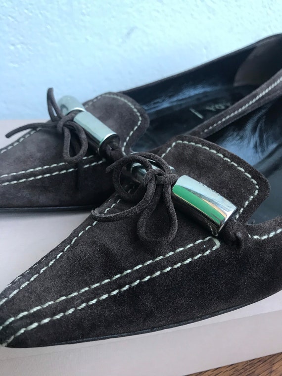 PRADA VINTAGE DÉCOLLETÉ | Brown suede leather shoe