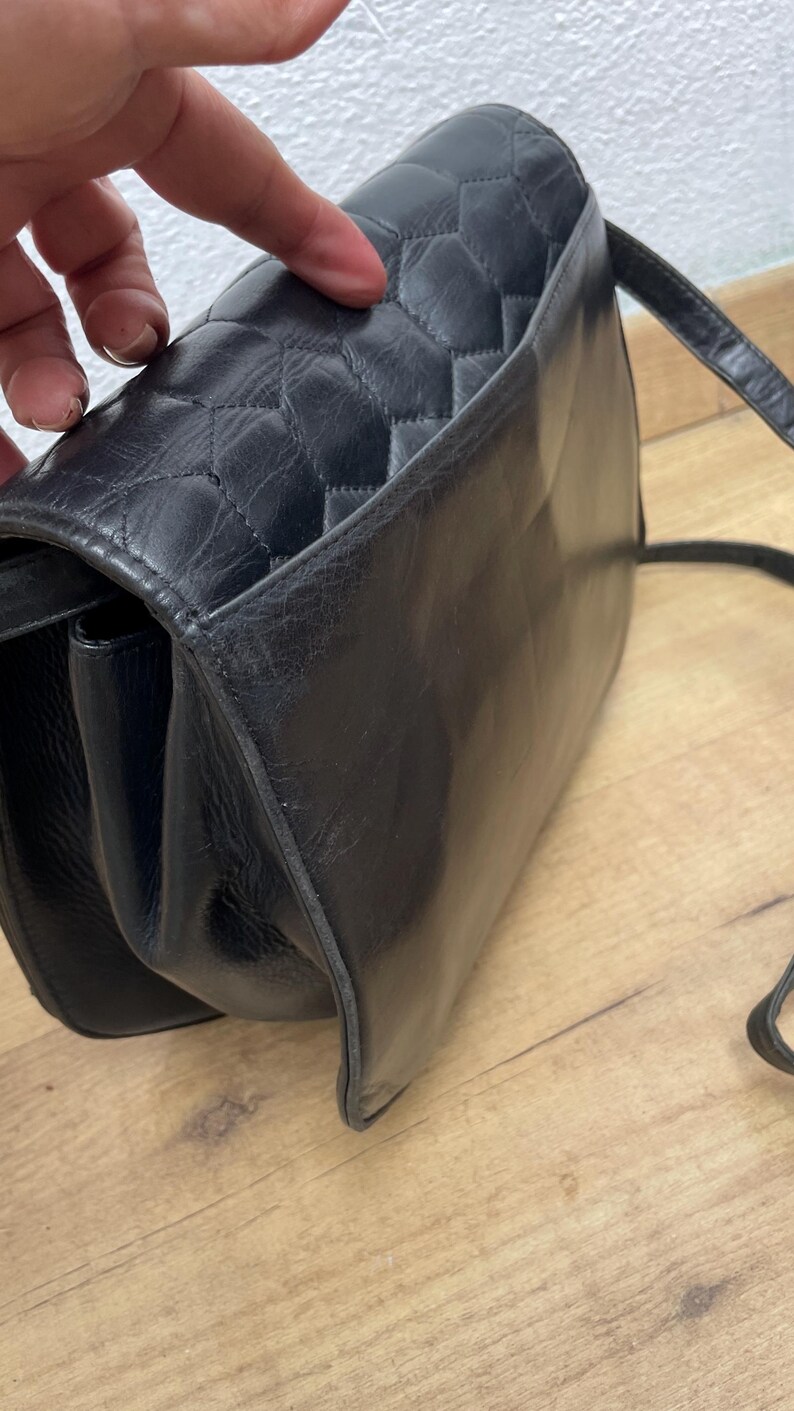 VALENTINO GARAVANI SHOULDERBAG| Quilted vintage leather bag| Luxury leather bag | Black leather shoulderbag | Valentino Garavani Bag image 4