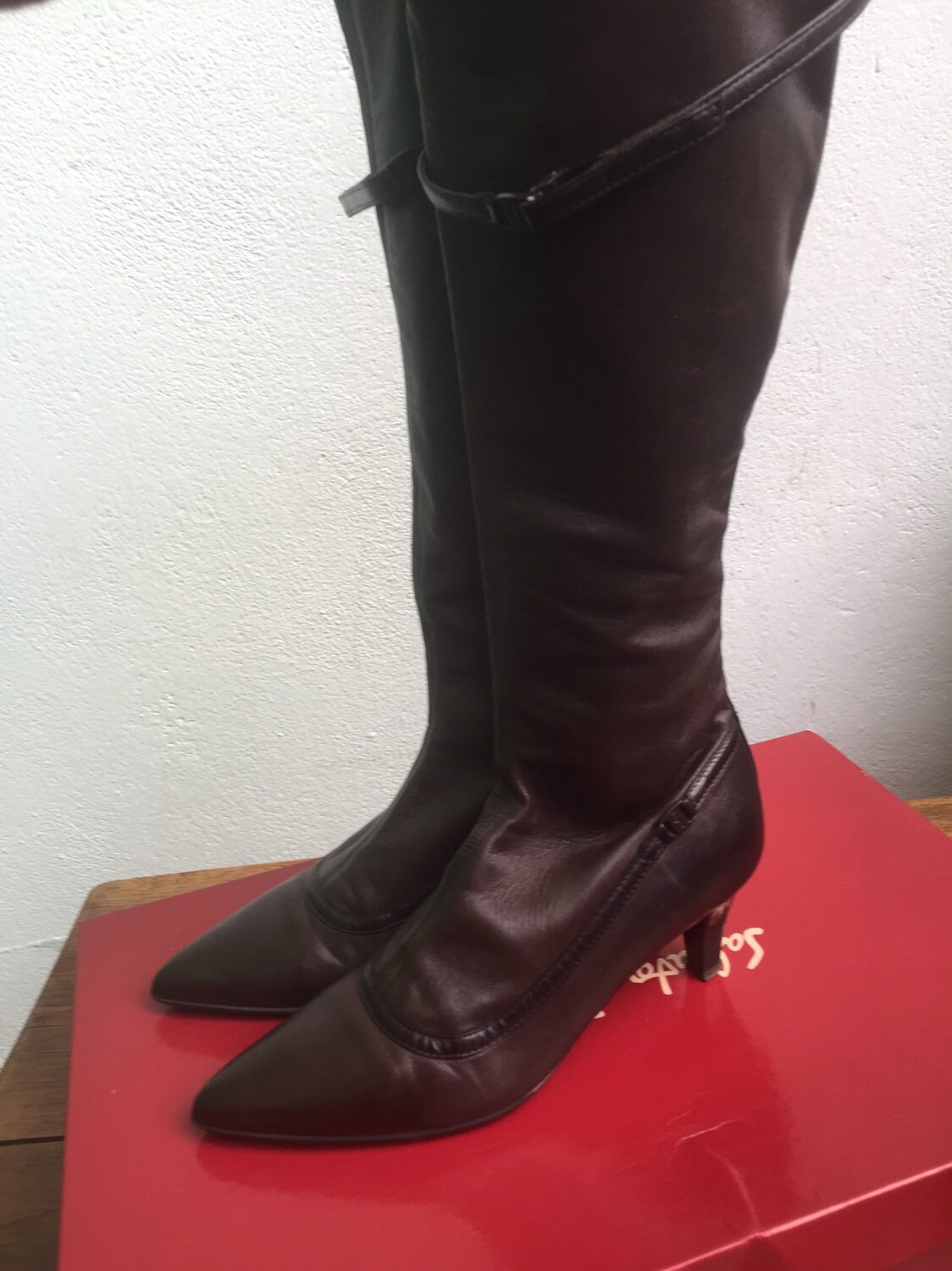 【送料&関税込】Ferragamo Leather Boots Salvatore Ferragamo Fersea Gancini Logo Leather Riding Boots