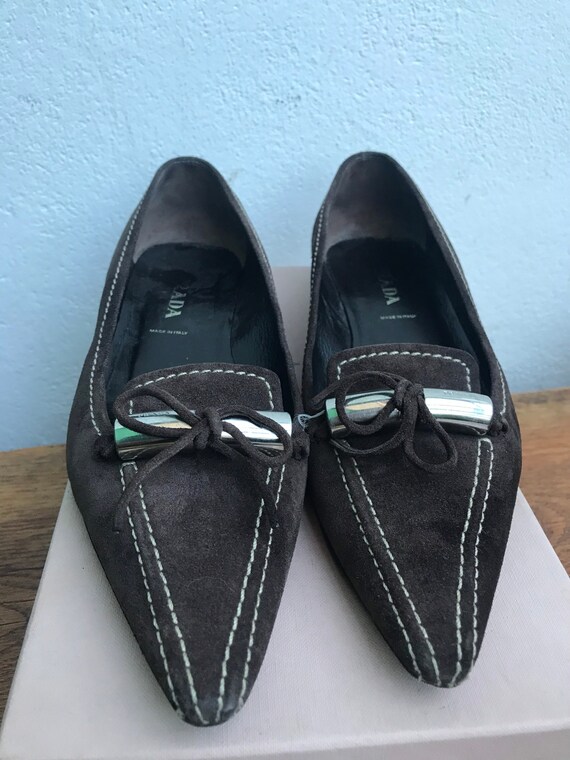PRADA VINTAGE DÉCOLLETÉ | Brown suede leather shoe