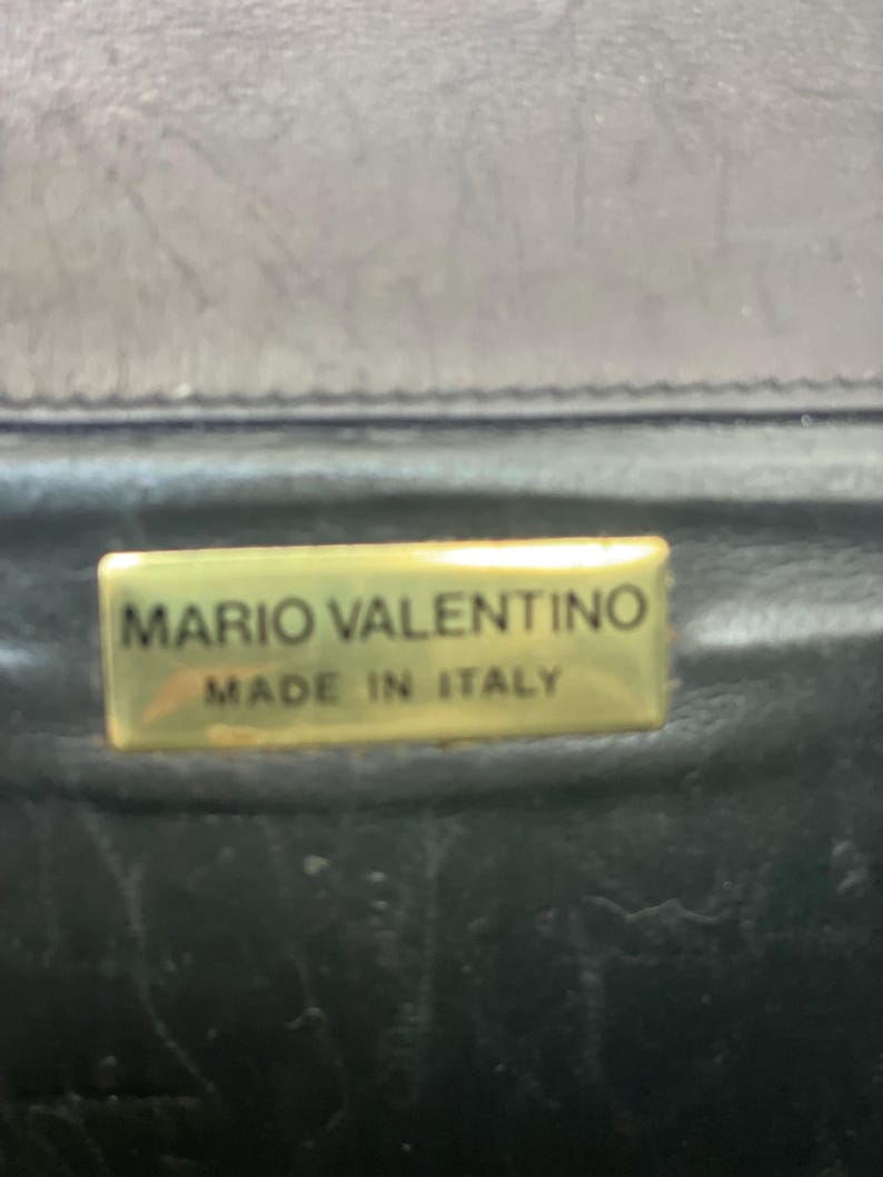 a/1 M VALENTINO BAKELITE Pouch|Schwarze Bakelit-Ledertasche|Vintage Valentino Luxustasche| Vintage-Leder|Seltene Vintage-Clutch von Valentino Bild 6