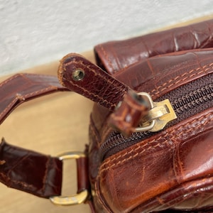 VALENTINO GARAVANI schoudertas | Tas van leer met krokodillenprint | Tas van reliëfleder | Valentino Garavani schoudertas | Valentino voor verzamelaars afbeelding 8