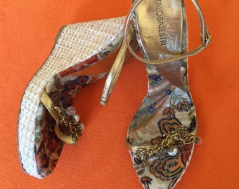 WEDGES GOLD SANDALS | vintage jewel sandals| 90s vintage wedge | Wedges Italo Balestri | Vinyl wedges|Vintage Jewelery sandals| wedges win
