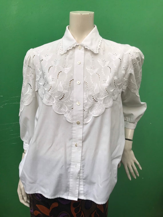 VINTAGE EMBROIDERED SHIRT| Large Pilgrim Collar| White Shirt
