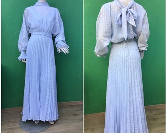 ROBE LONGUE PLISSÉE | robe de couture plissée vintage | Robe longue plissée Tailoring | Robe de couture vintage à la mode