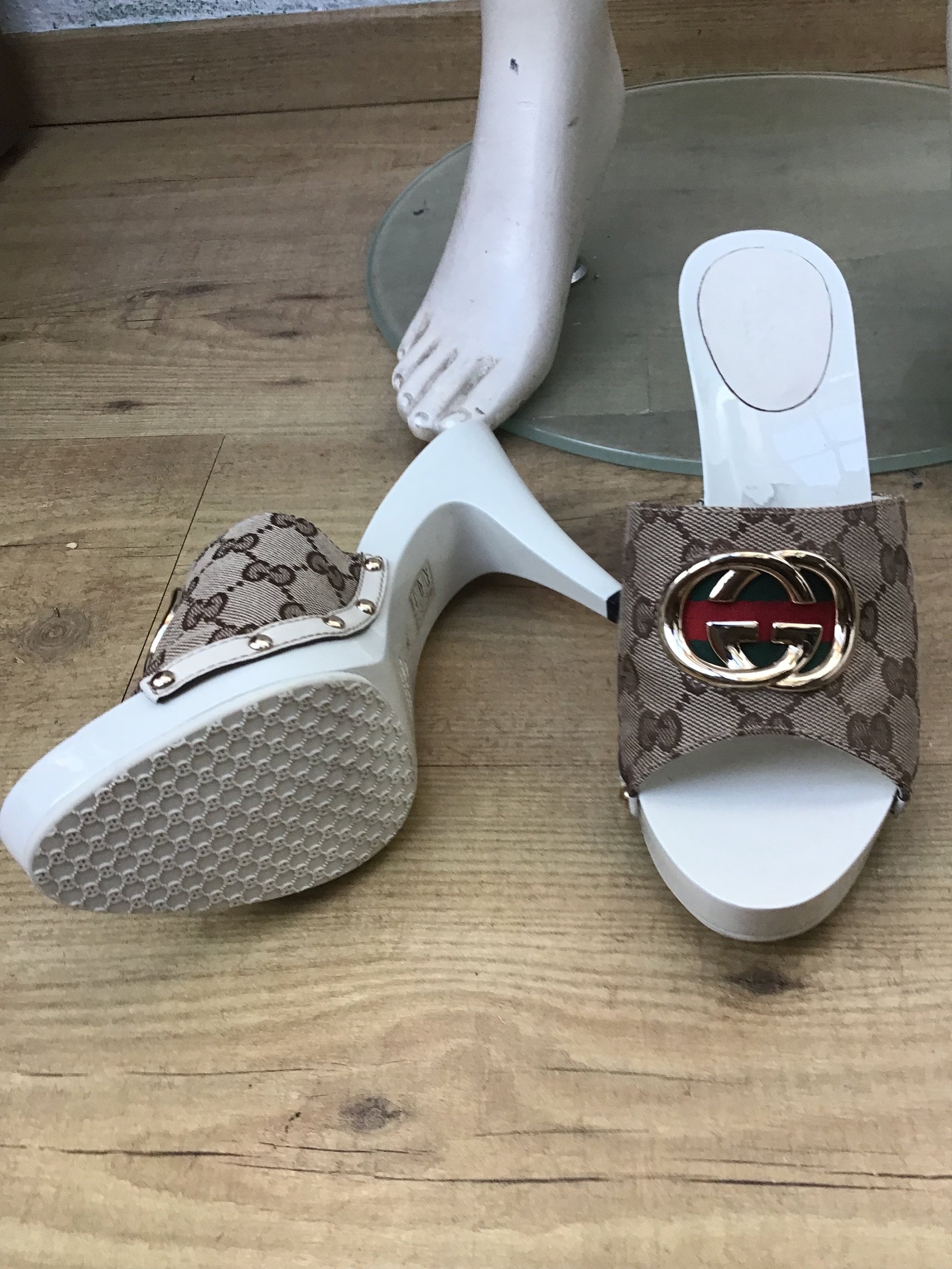GUCCIエナメルミュール Vintage Authentic Gucci Mules Mid High Heel Brown Leather