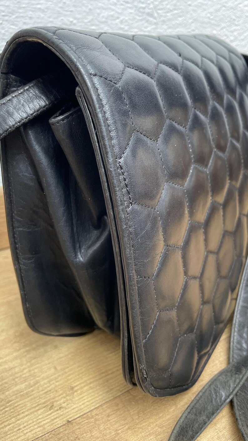 VALENTINO GARAVANI SHOULDERBAG| Quilted vintage leather bag| Luxury leather bag | Black leather shoulderbag | Valentino Garavani Bag image 20