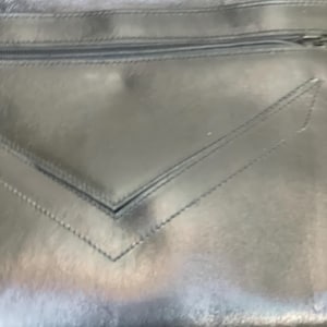 a/1 M VALENTINO BAKELITE Pouch|Schwarze Bakelit-Ledertasche|Vintage Valentino Luxustasche| Vintage-Leder|Seltene Vintage-Clutch von Valentino Bild 5