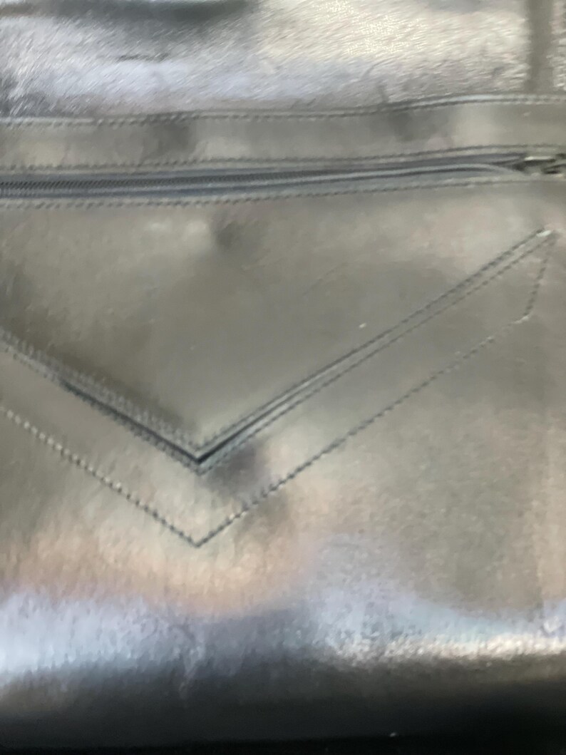 a/1 M VALENTINO BAKELITE Pouch|Schwarze Bakelit-Ledertasche|Vintage Valentino Luxustasche| Vintage-Leder|Seltene Vintage-Clutch von Valentino Bild 5