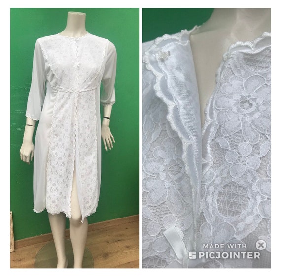 A/1 VINTAGE DRESSING GOWN | Dressing gown with lac