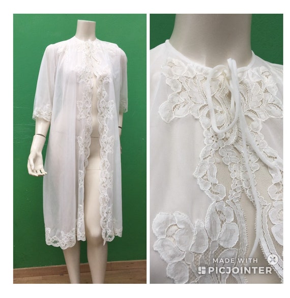 WEEDING DRESSING GOWN | Vintage White Robe | Vint… - image 1