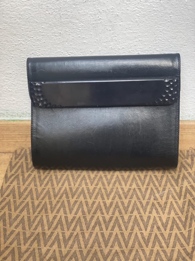 a/1 M VALENTINO BAKELITE Pouch|Schwarze Bakelit-Ledertasche|Vintage Valentino Luxustasche| Vintage-Leder|Seltene Vintage-Clutch von Valentino Bild 4