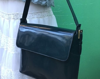 VALENTINO GARAVANI 黒 レザー ケース Valentino Garavani - VRing Black & Red Leather Mini Chain Crossbody