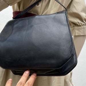 VALENTINO GARAVANI SHOULDERBAG| Quilted vintage leather bag| Luxury leather bag | Black leather shoulderbag | Valentino Garavani Bag image 14