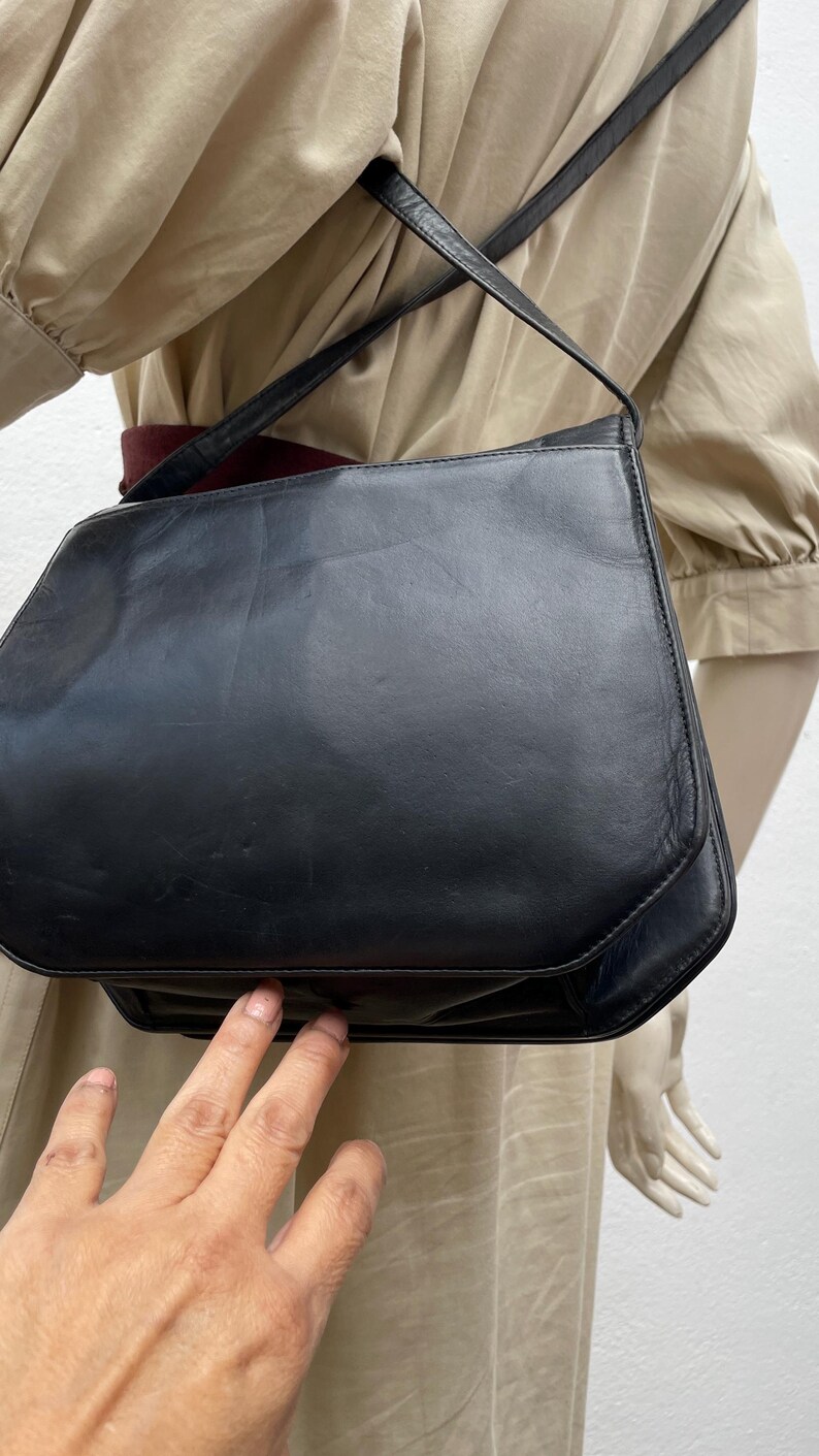 VALENTINO GARAVANI SHOULDERBAG| Quilted vintage leather bag| Luxury leather bag | Black leather shoulderbag | Valentino Garavani Bag image 14