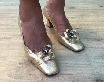 GOLD VINTAGE SHOES | 70s shoes | décolleté | Fashion shoes |Made in Italy | Fashion girl| vintage etsy |