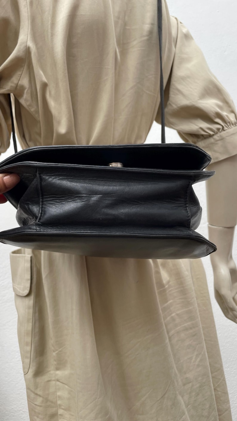 VALENTINO GARAVANI SHOULDERBAG| Quilted vintage leather bag| Luxury leather bag | Black leather shoulderbag | Valentino Garavani Bag image 16