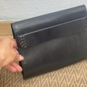 a/1 M VALENTINO BAKELITE Pouch|Schwarze Bakelit-Ledertasche|Vintage Valentino Luxustasche| Vintage-Leder|Seltene Vintage-Clutch von Valentino Bild 1