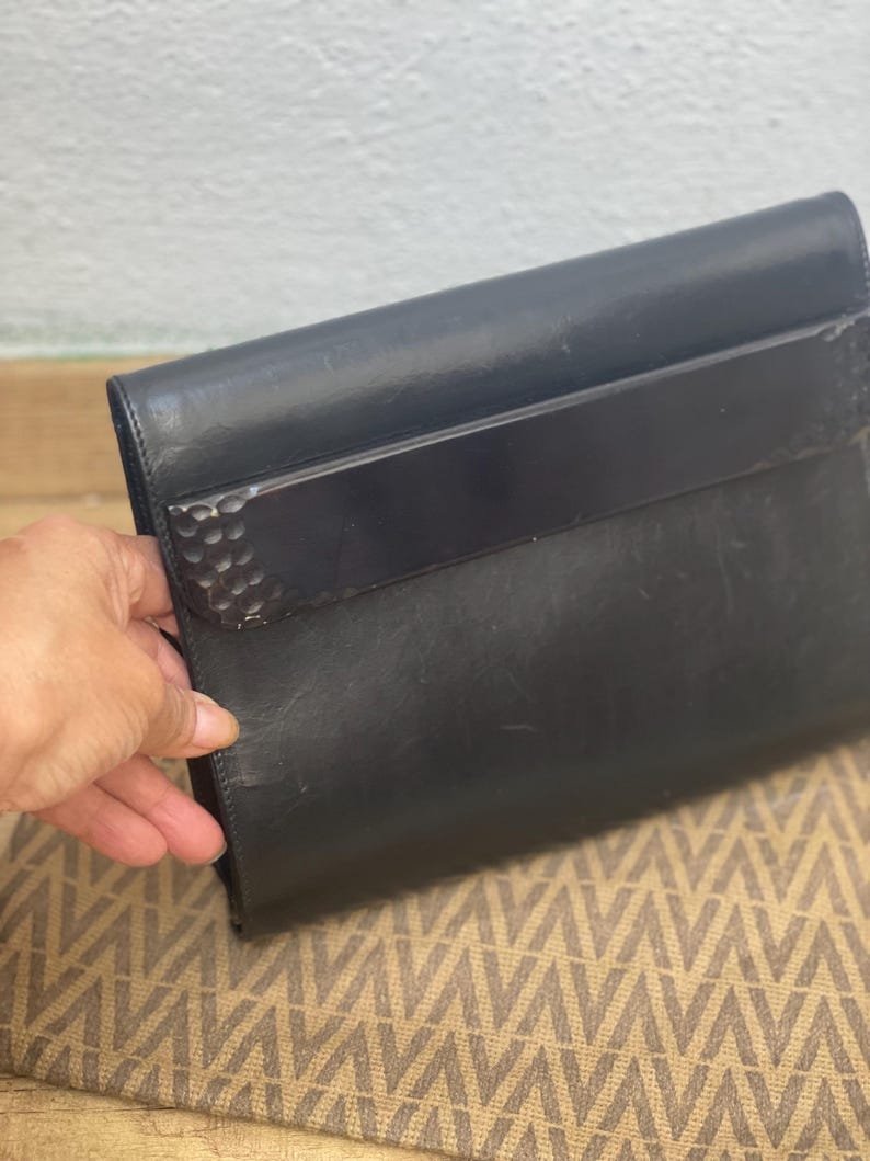 a/1 M VALENTINO BAKELITE Pouch|Schwarze Bakelit-Ledertasche|Vintage Valentino Luxustasche| Vintage-Leder|Seltene Vintage-Clutch von Valentino Bild 1