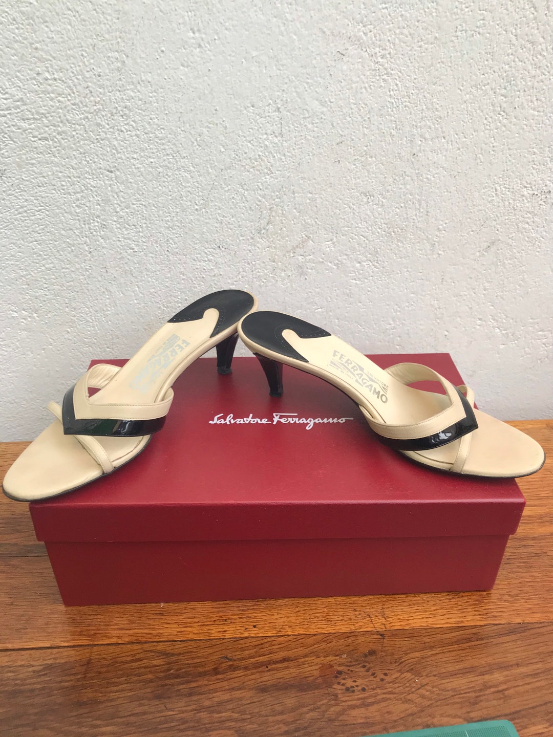 SALVATORE FERRAGAMO SABOT| Fashionable Ferragamo Mules