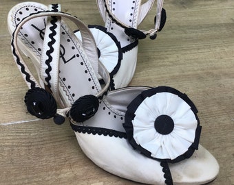 YVES SAINT LAUREN | Sandalias blancas de satén Yves Saint Laurent | Talla 38 1/2 | Sandalias vintage blancas/negras de moda | Sandalias de lujo