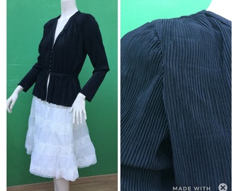 BLOUSE NOIRE PLISSE ancienne | Haut plissé vintage Made in Italy | Chemisier tailleur noir | blazer noir | Millésime des années 80 | Chemisier fait main