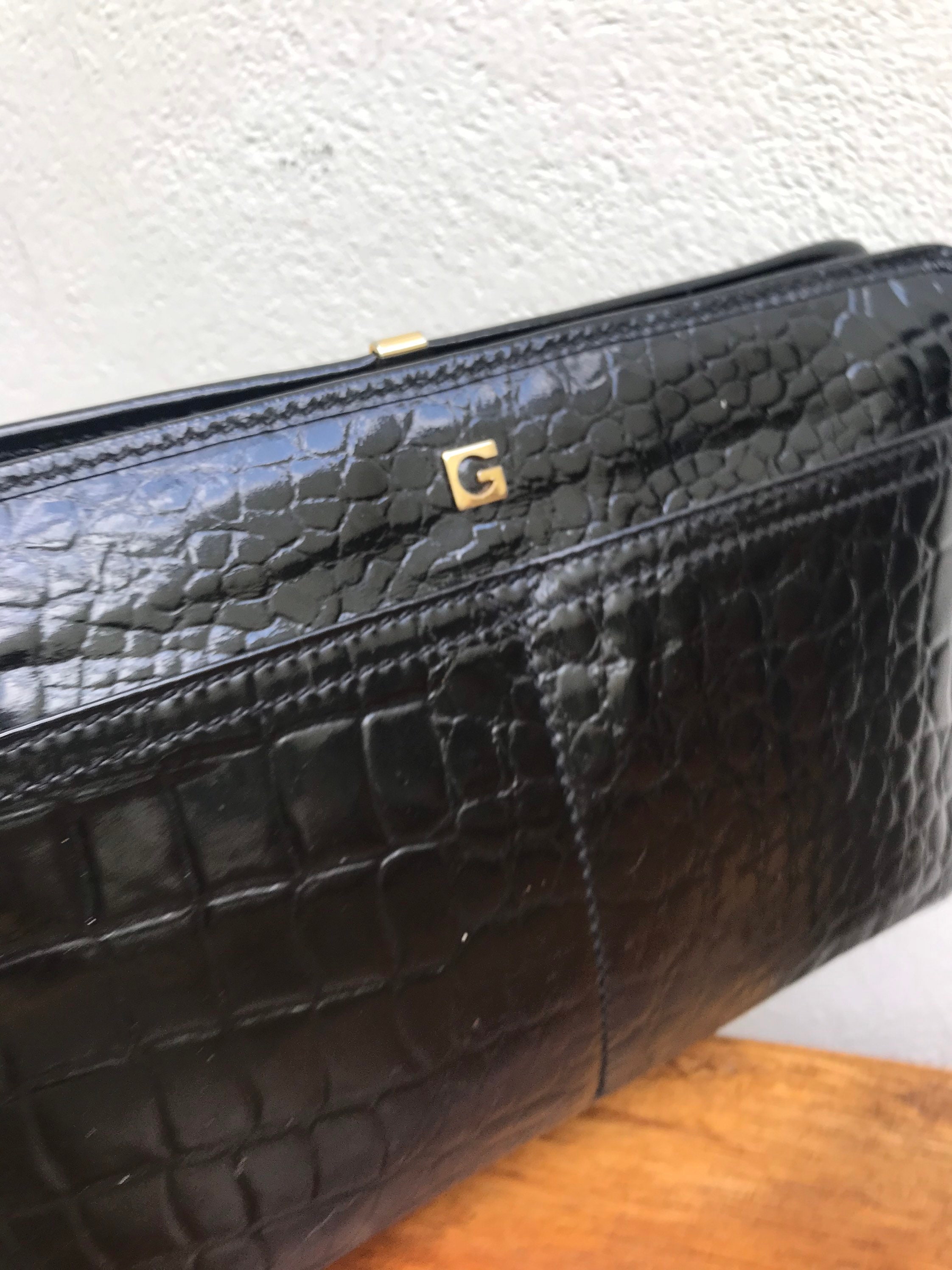 Can anyone help verify whether this is an authentic vintage Louis Feraud bag  before I buy it? It's being sold as such : r/VintageFashion
