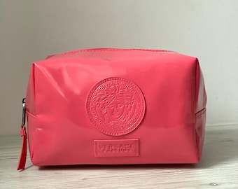 Neceser grande Versace Parfums Beaute para cosméticos, color rosa vintage de lujo
