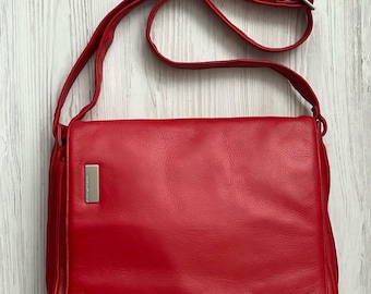 Bolso bandolera Piquadro para mujer, de piel auténtica suave, color rojo, estilo vintage italiano de lujo.