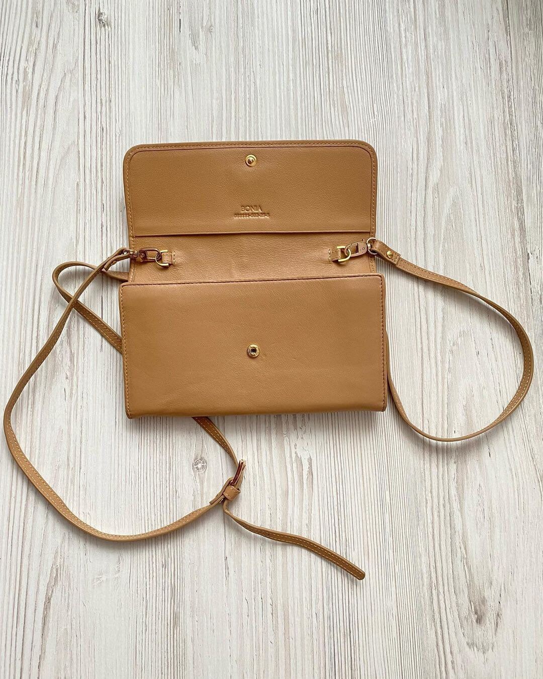 BONIA 財布 ベージュとオレンジ BONIA 財布 ベージュとオレンジ 【公式