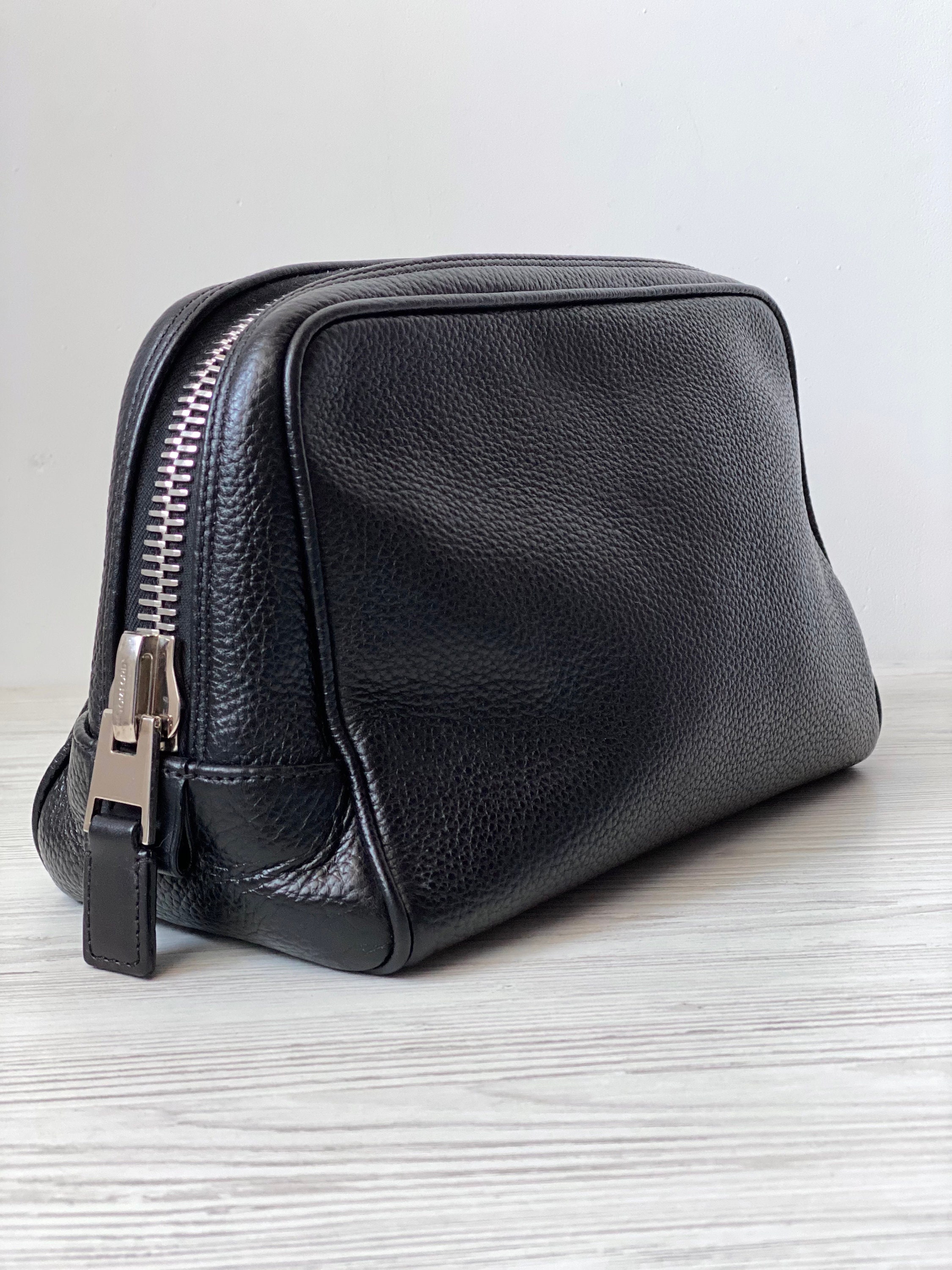 【関税込】TOM FORD ブラック レザー ジップポーチ 楽天市場】トムフォード TOM FORD ポーチ ブラック メンズ