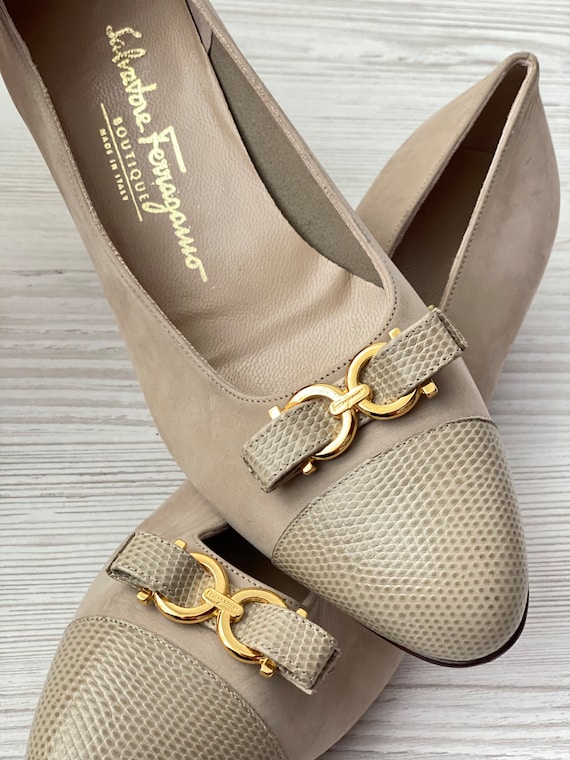 Ferragamo beige shoes online