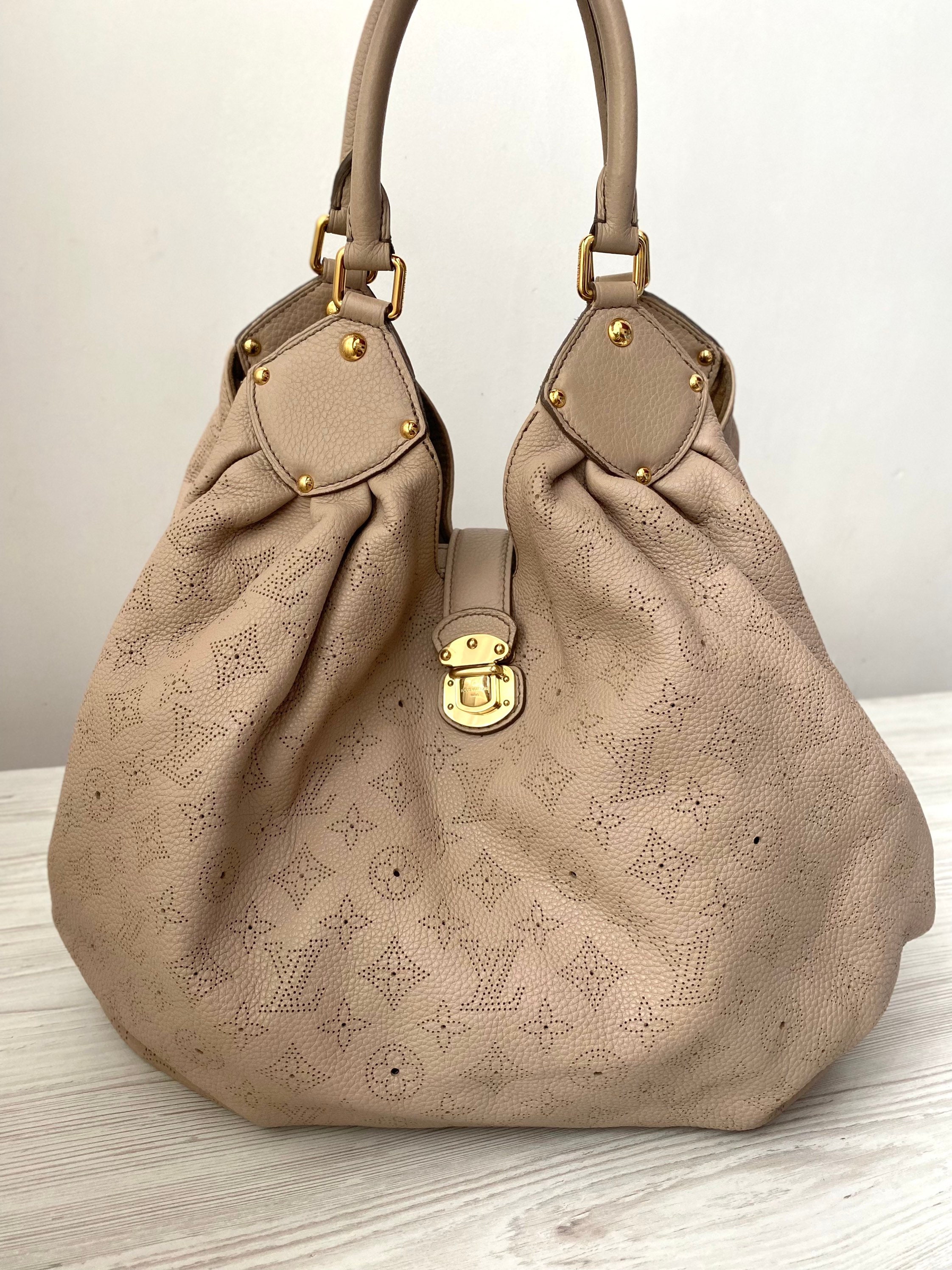 Authentic Louis Vuitton Classic Monogram and Monogram Reverse Canvas D –  Paris Station Shop