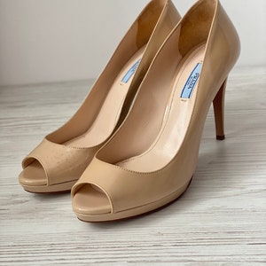 PRADA Milano Heels Patent Leather woman shoes size 39 Italy Vintage Luxury Beige Color