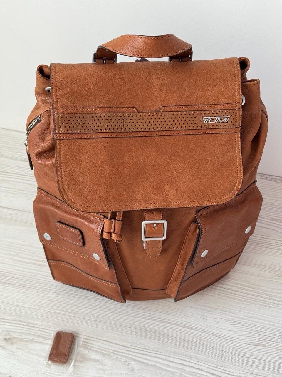 TUMI x Ducati バックパック パッチ付き 本革 ブラウンカラー 男女兼用