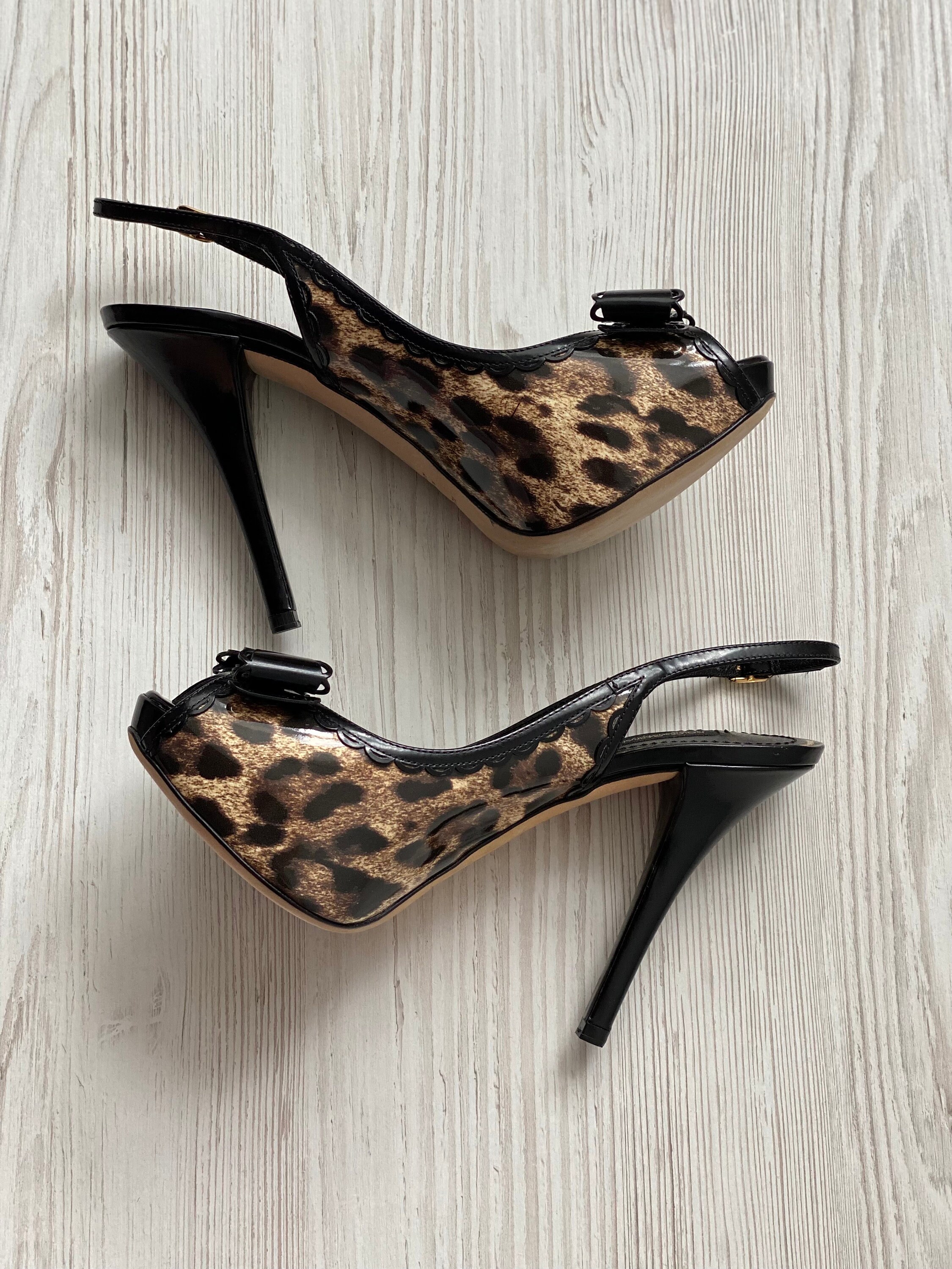 【DOLCE&GABBANA】DGロゴ ポップヒール アンクルブーツ ブラック Ballerific Foot Werk: Dolce & Gabbana Patent Leather Logo Heel