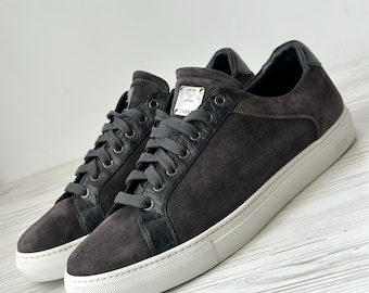 MCM Munchen Classic Logo Combi Low Top Men Sneakers Shoes Trainers Genuine Suede Leather size 45 Vintage 30 cm Number 1749S Dark Grey Luxury