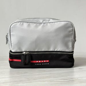 PRADA LUNA ROSSA コスメティック ビューティー メイクアップ トイレタリーバッグ ポーチ ブラック グレー ラグジュアリー 新品