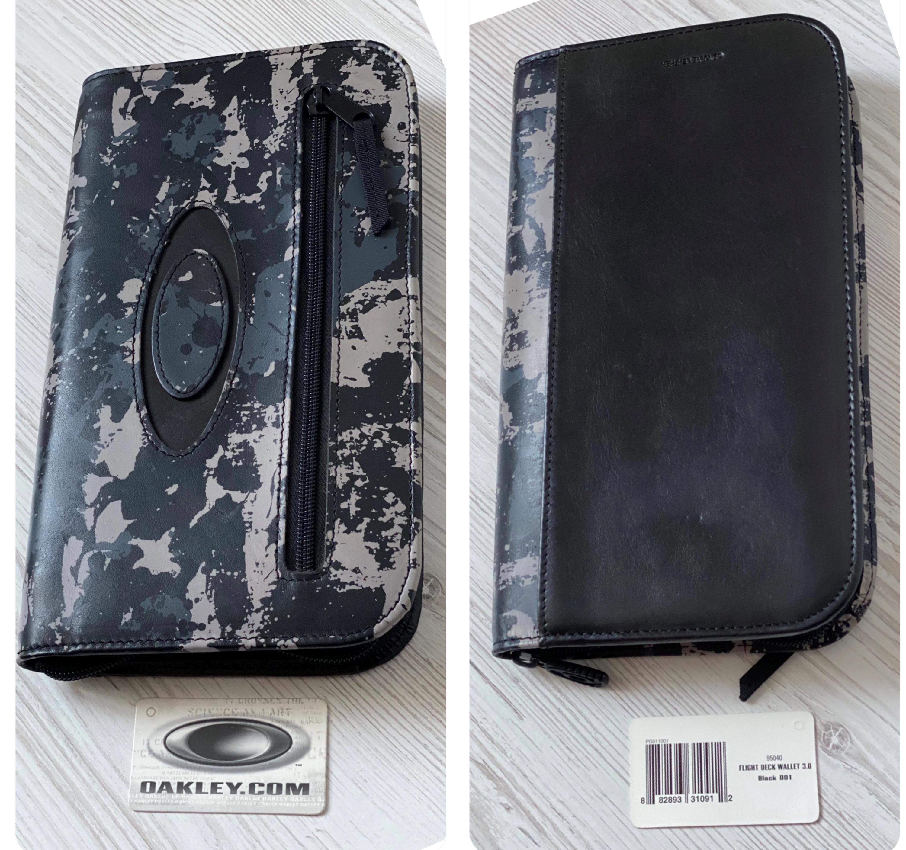 Oakley Flight Deck Travel Wallet 3.0 Gray Camo Genuine Leather