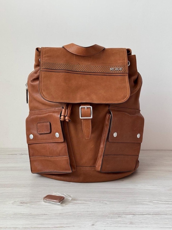 TUMI x Ducati バックパック パッチ付き 本革 ブラウンカラー 男女兼用