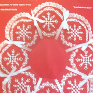 Christmas Snowflaking or Chicken Scratch Wreath Kit