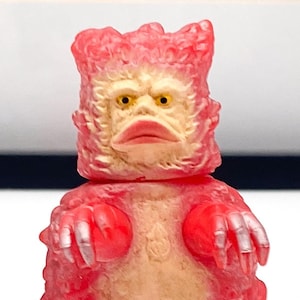 Röd Garamon Bandai Soul of Bullmark Kaiju Sofubi 7,5 cm Minifigur Ultraman