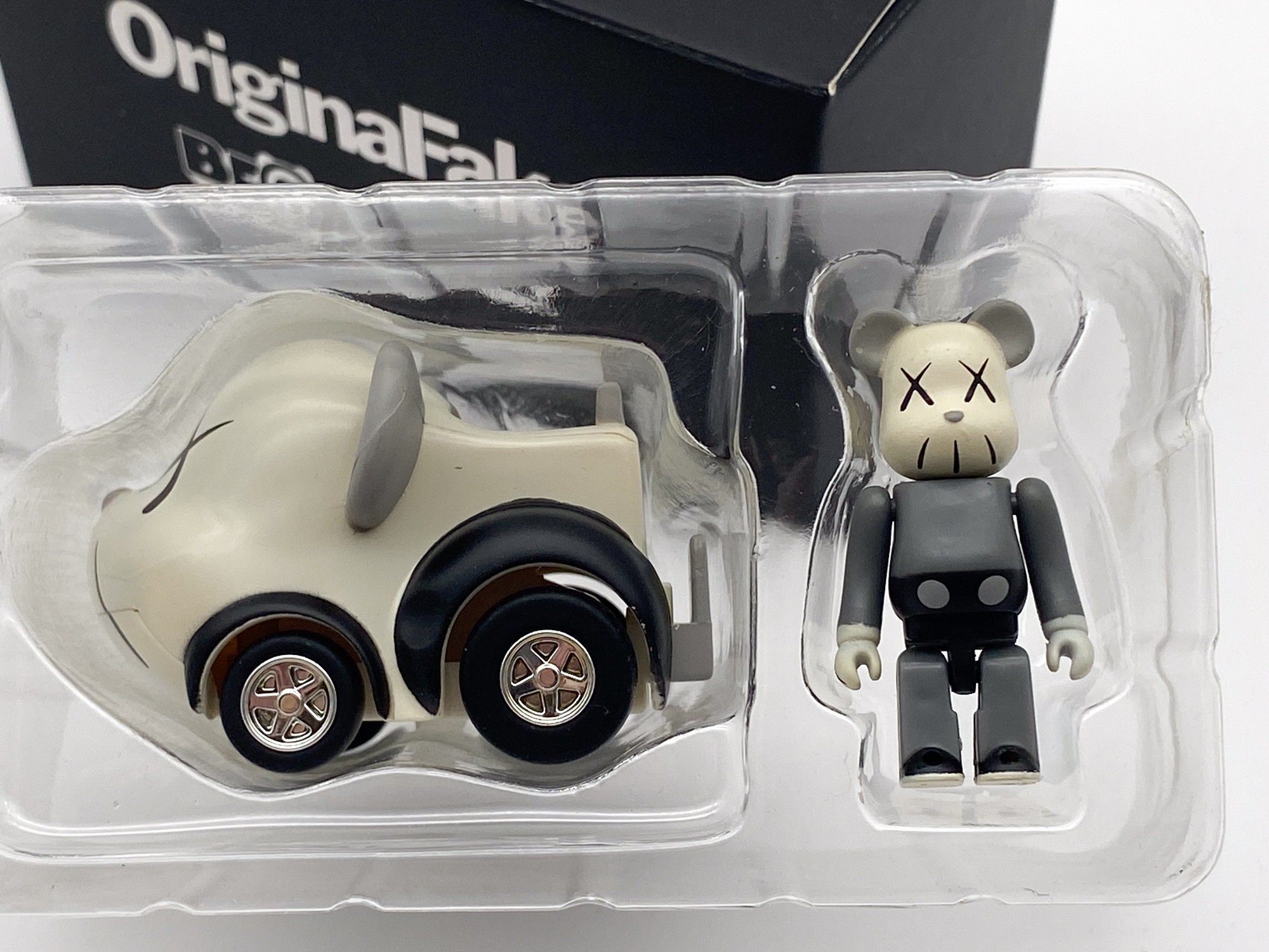 Bearbrick Kaws オリジナル偽チョロQ – タカラ - Etsy 日本 Bearbrick Kaws オリジナル偽チョロQ – タカラ - Etsy 日本