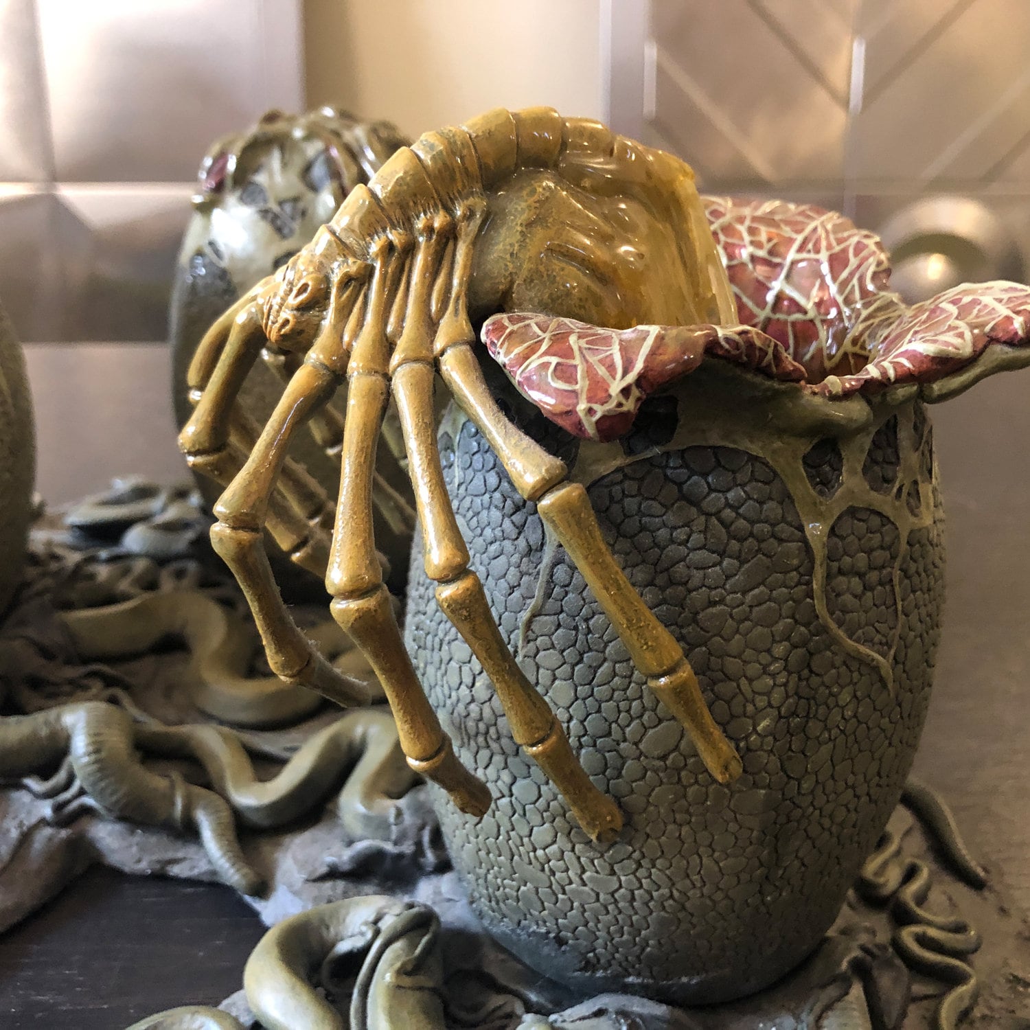 Statue Alien Birth: 3 Eggs and 1 Face Hugger – ATTAKUS 2003