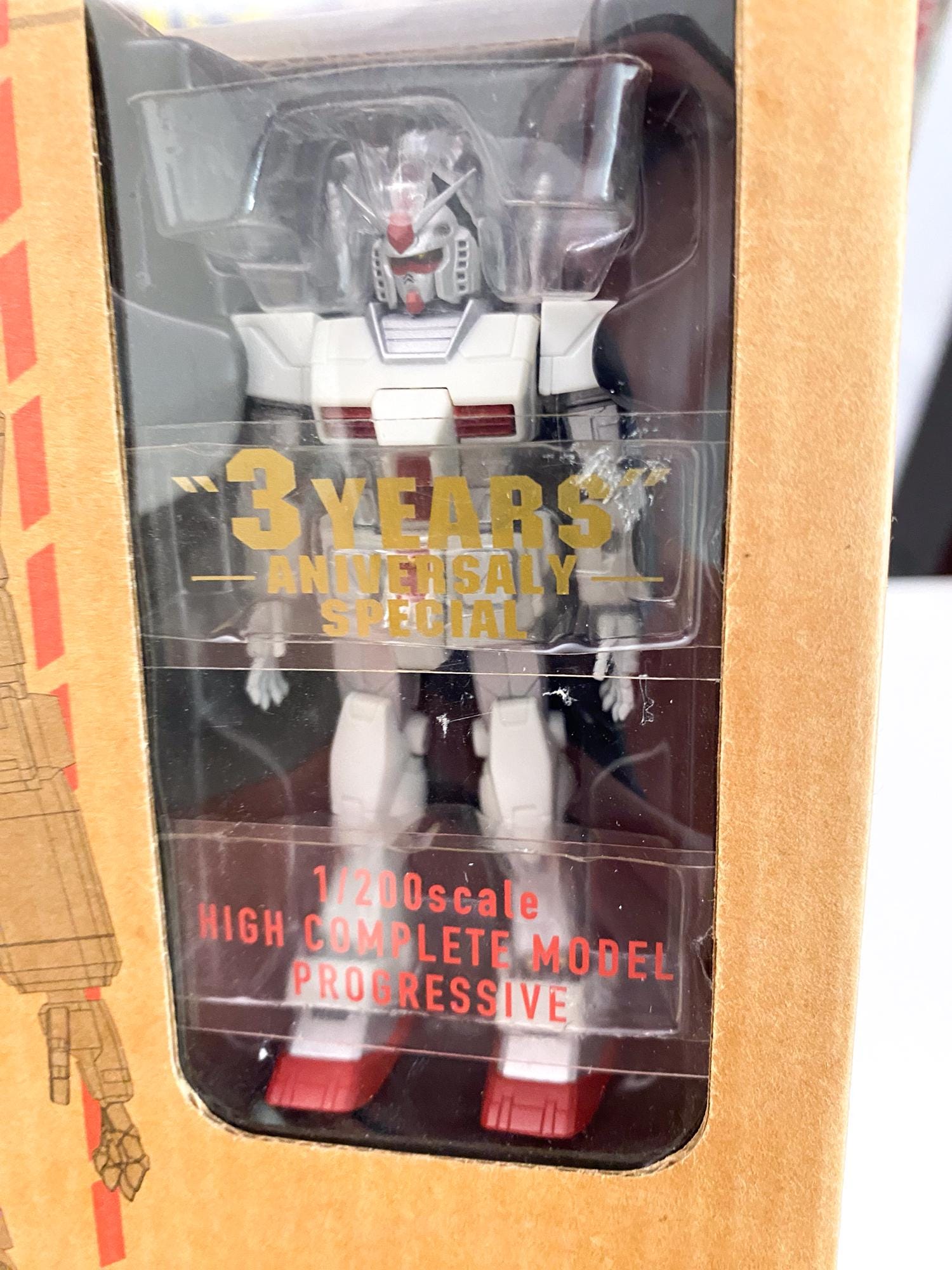 HCM Pro Limited RX-78-2 Gundam Roll Out Color Ver. 1:200 Figure
