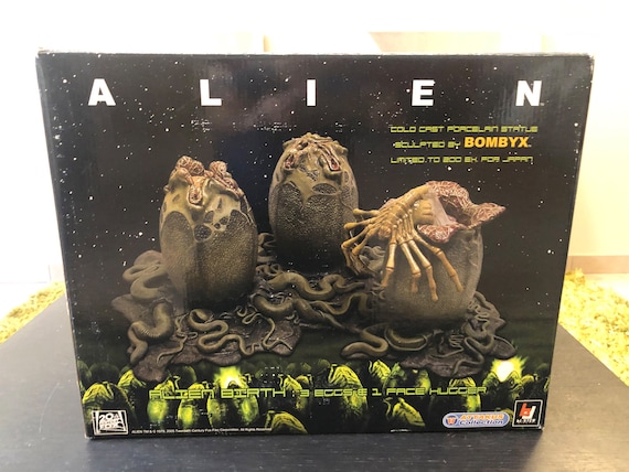 Statue Alien Birth: 3 Eggs and 1 Face Hugger – ATTAKUS 2003