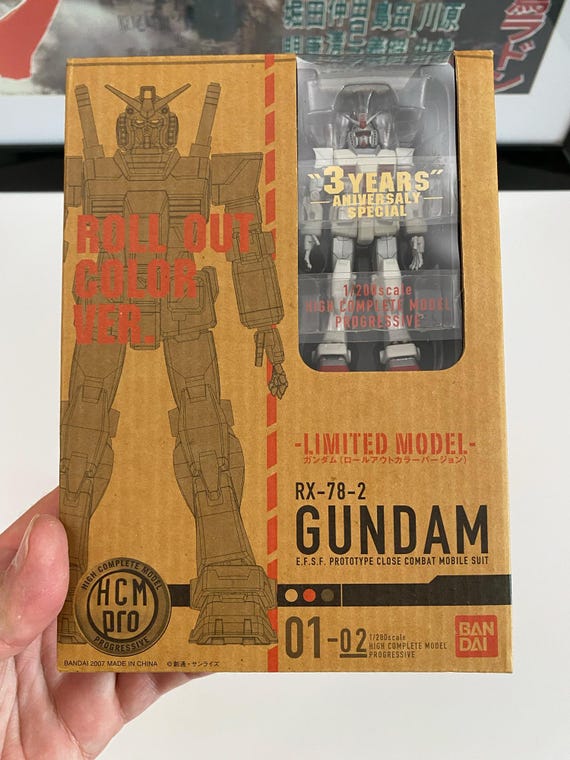 HCM Pro Limited RX-78-2 Gundam Roll Out Color Ver. 1:200 Figure